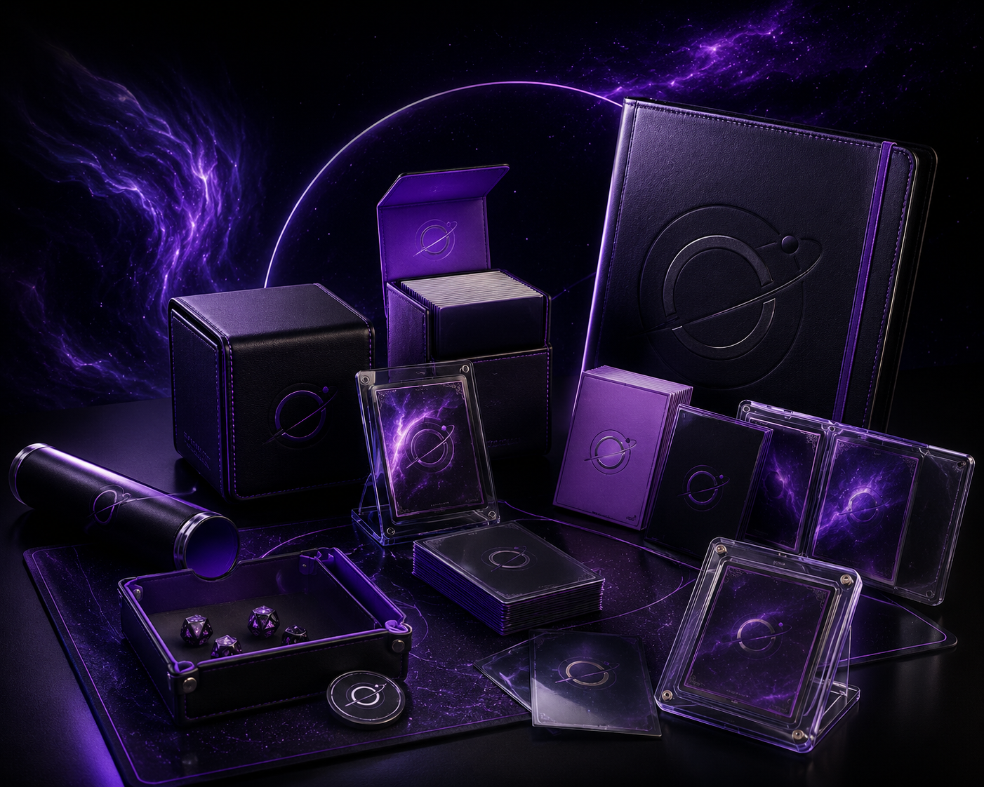Accesorios e insumos TCG como sleeves, deck boxes y top loaders